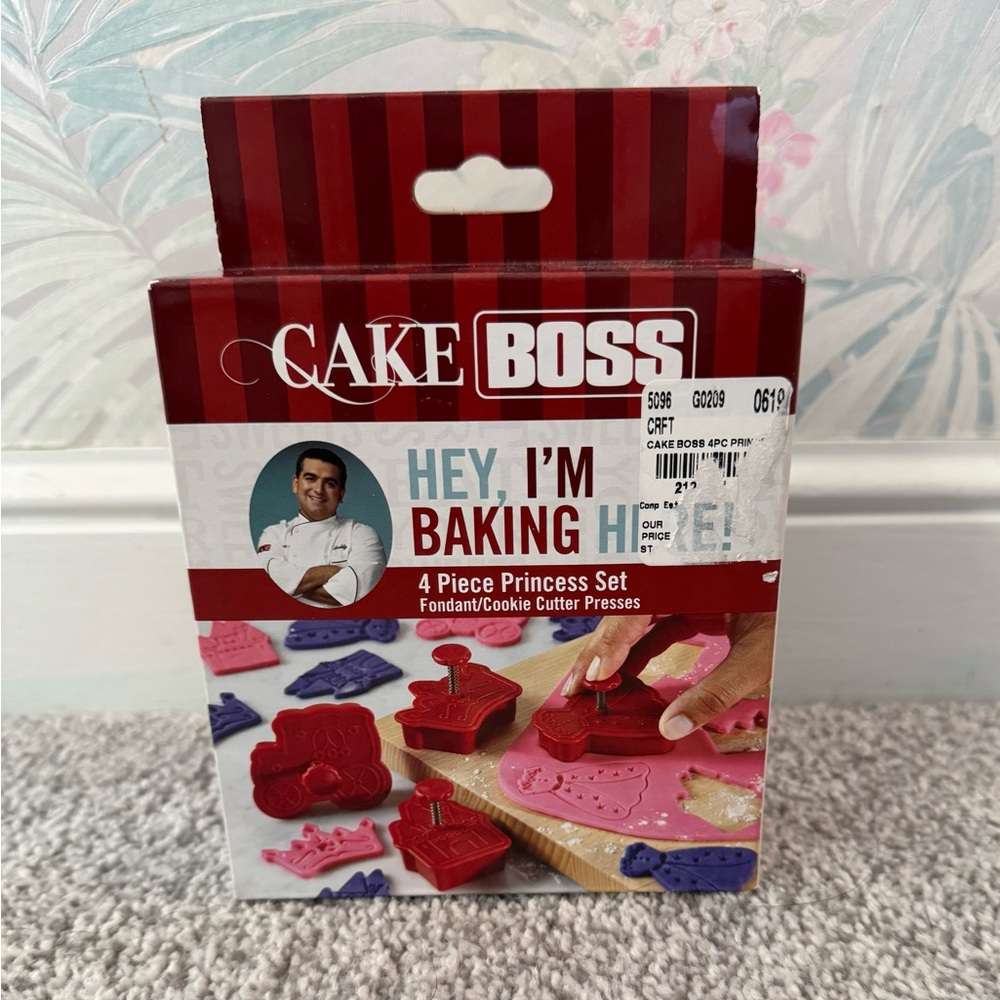 NWT Cake Boss Princess Cookie Cutter Set 4 Pieces Dress, Crown, Castle, Carriage